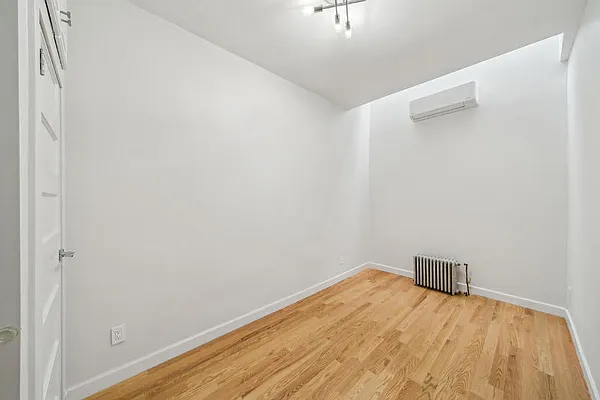 Rented by Modern Spaces | media 16