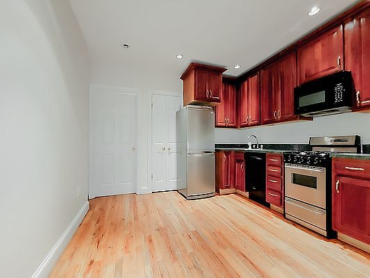 3rd image of 533 W 49th St APT 2FE