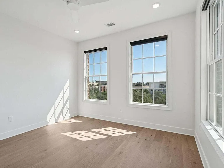 350 Broad St — Photo 21