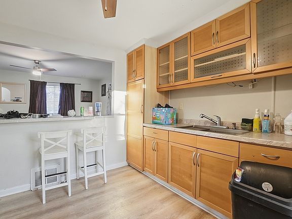 3rd image of 215 Barr Elms Ave