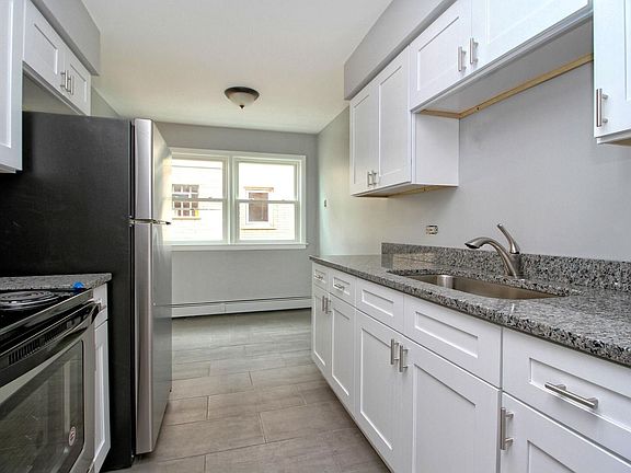 3rd image of 10116 S Pulaski Rd APT 2N