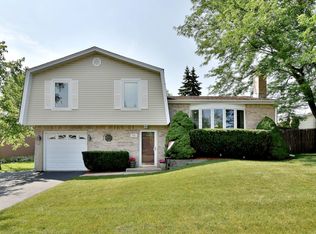 742 New Mexico Trl, Elk Grove Village, IL 60007