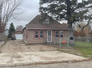 1354 2nd St S, Carrington, ND 58421