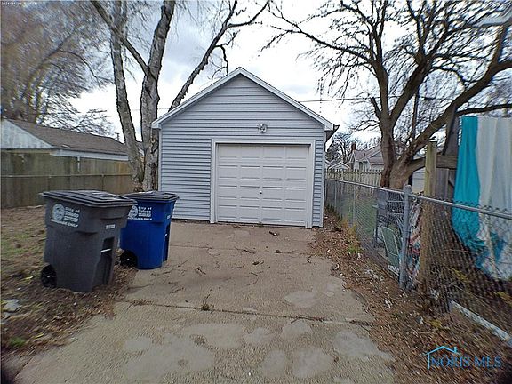 2nd image of 3821 Burton Ave