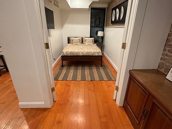 2nd image of 870 N Franklin St APT 1