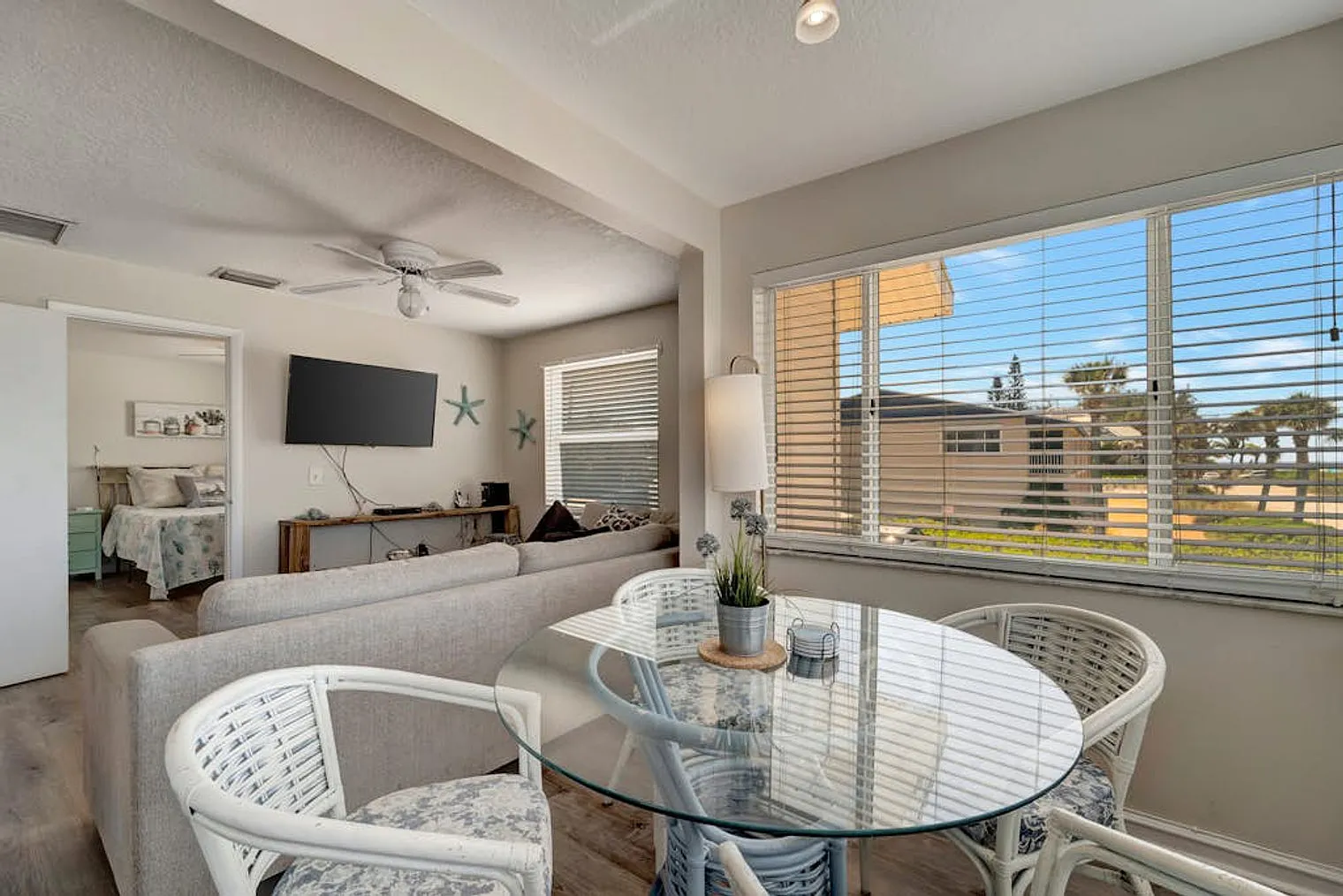 2 bed, 1.0 bath, $2,586 — Photo 3