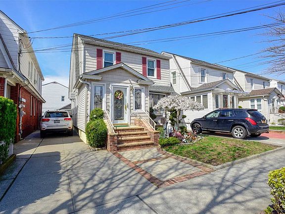 2nd image of 10762 92nd St