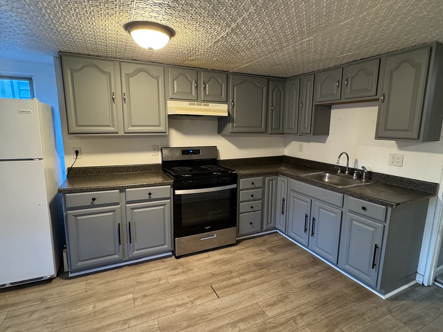 11 Railroad Ave — Photo 2