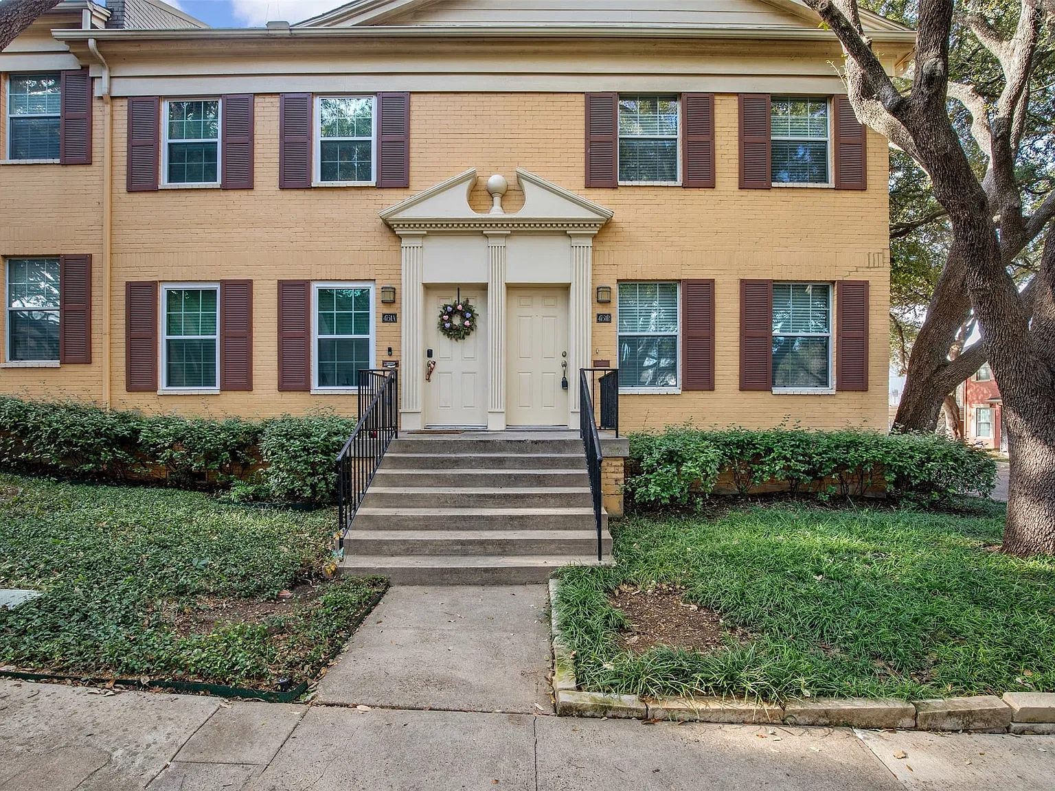 2 bed, 1.5 bath, 956 sqft, $1,750 — Photo 2