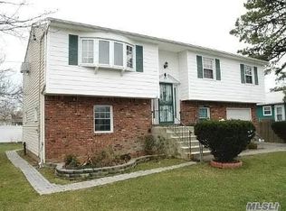 4 Spruce Rd #1, Amityville, NY 11701