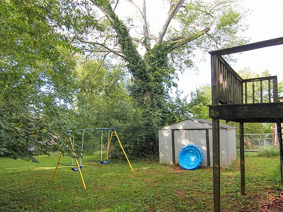 4th image of 1251 Iredell Ave