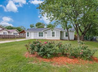 303 E Shelton St, Alvarado, TX 76009