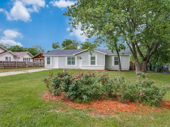 303 E Shelton St, Alvarado, TX 76009