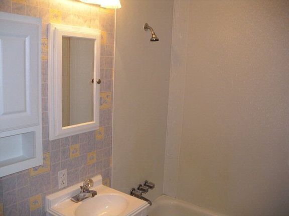 4th image of 14 Bayberry Cir