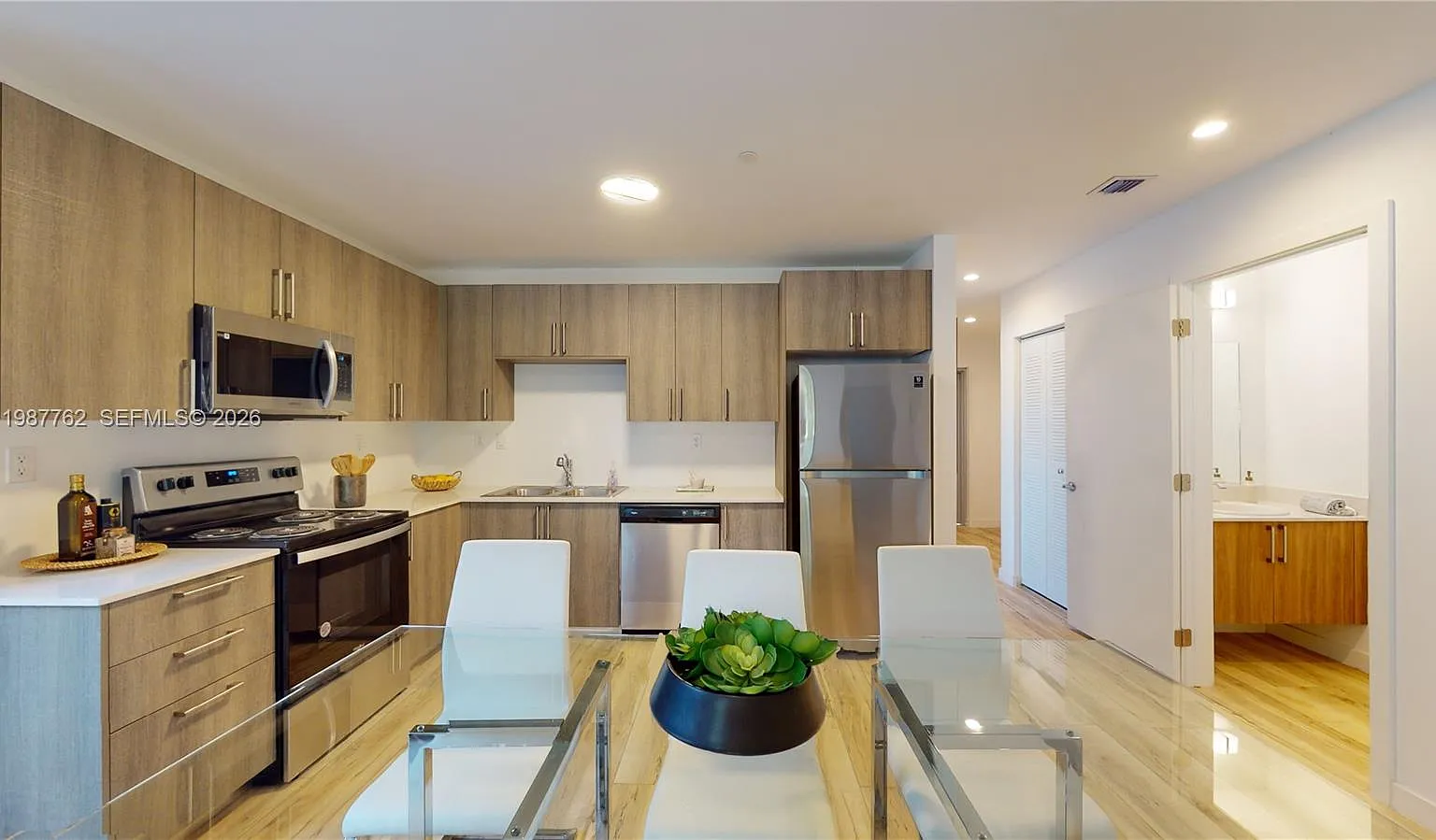 3 bed, 2.5 bath, 1466 sqft, $2,500 — Photo 2