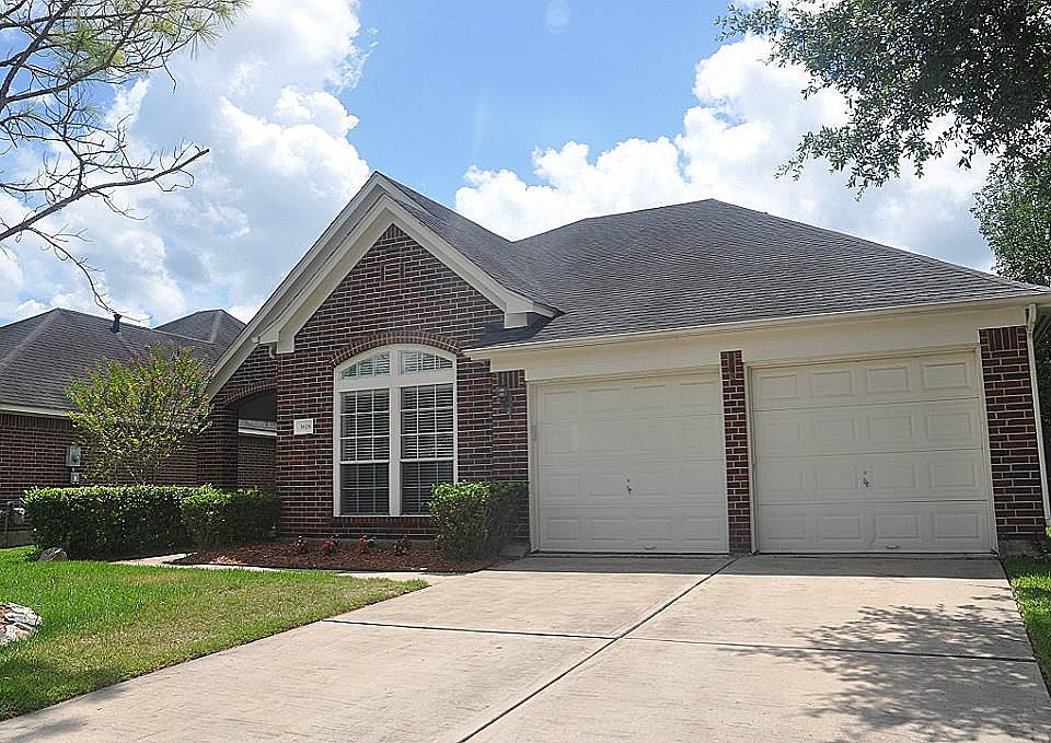 2nd image of 3618 Englewood Dr
