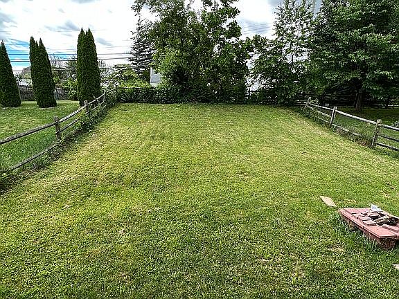 3rd image of 105 Millview Dr