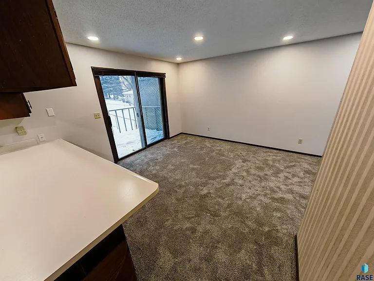 4504 S Cliff Ave — Photo 3