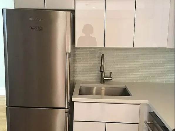 69 Bennett Avenue 301 image 2 of 12