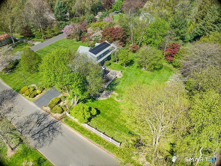 94 Fennbrook Dr — Photo 6