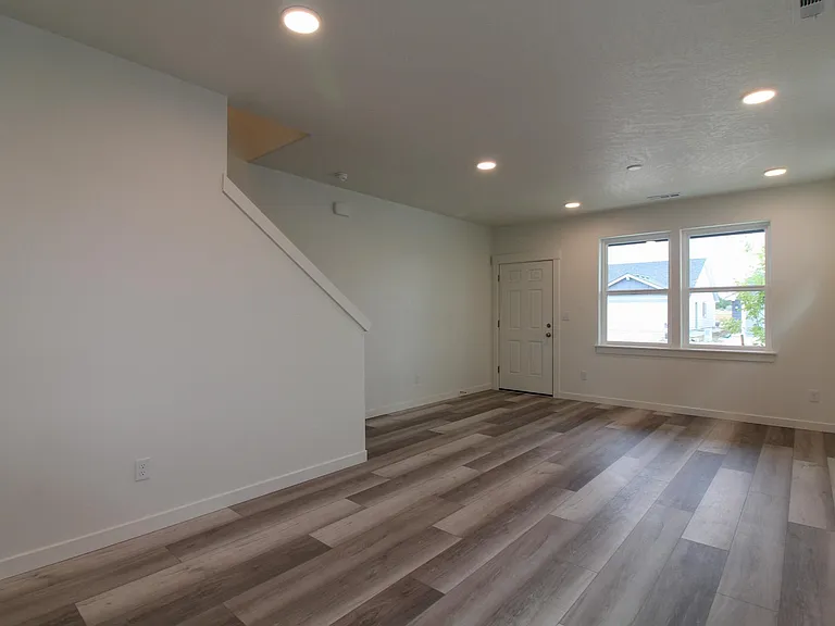 366 Aeon Dr — Photo 3