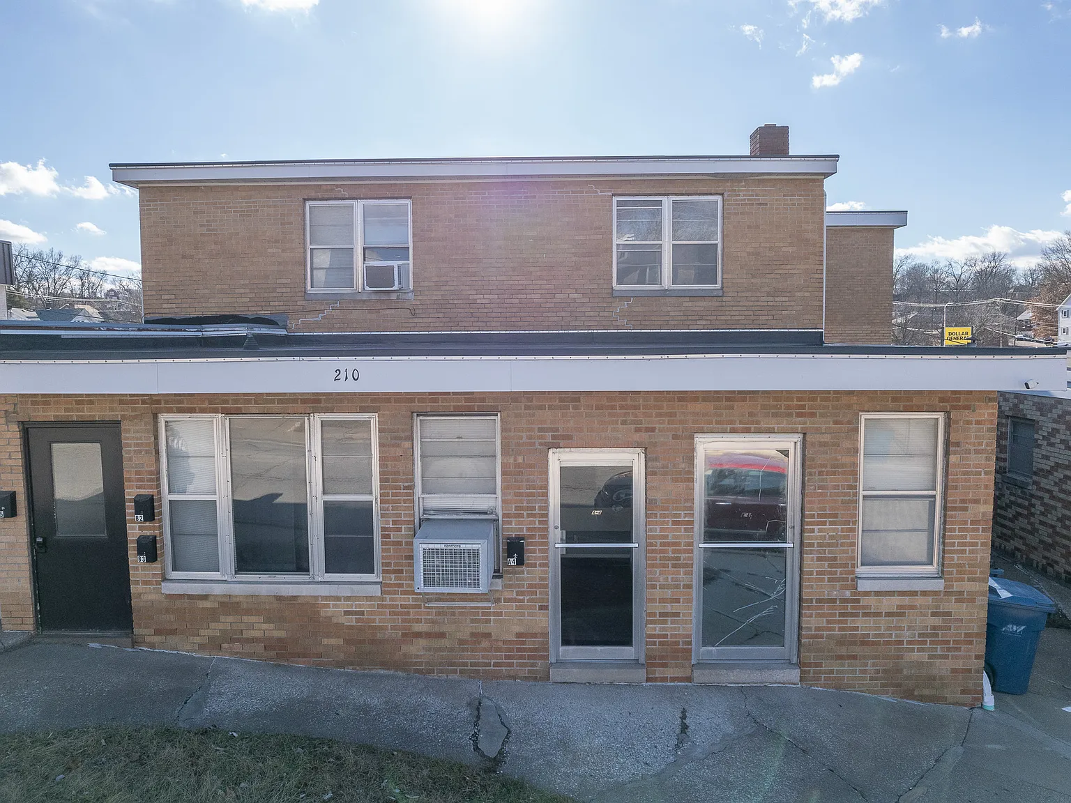 210 E Dunklin St — Photo 2
