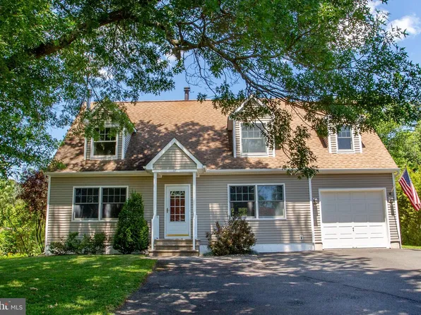 117 Circle Dr S, Lambertville, NJ 08530