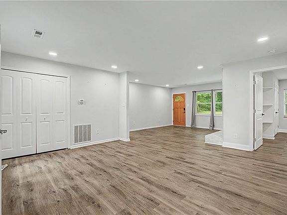 4th image of 764 Lovers Ln