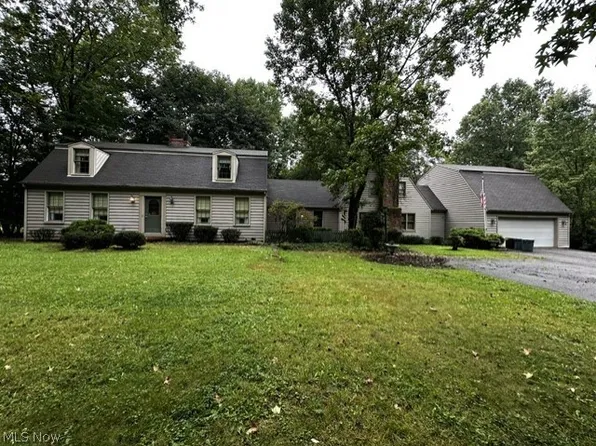 11090 Sharrott Rd, North Lima, OH 44452