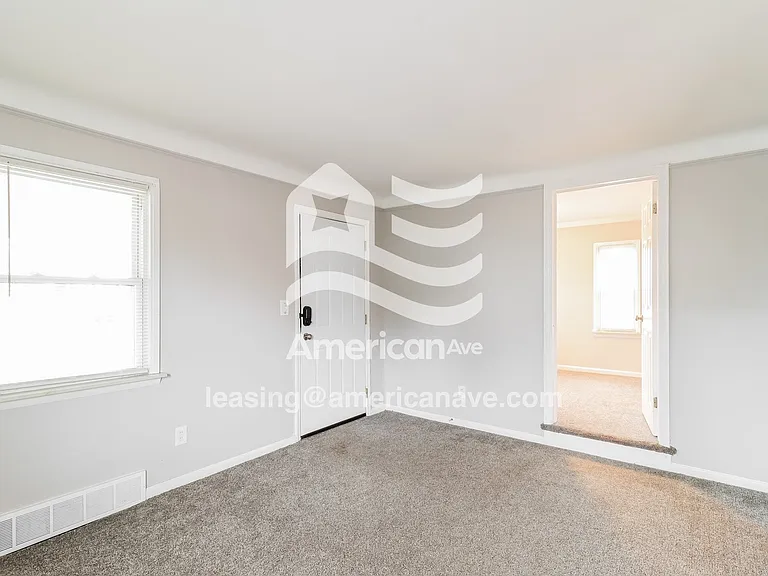 572637_003_wm_-_living_room_13527365.jpg
