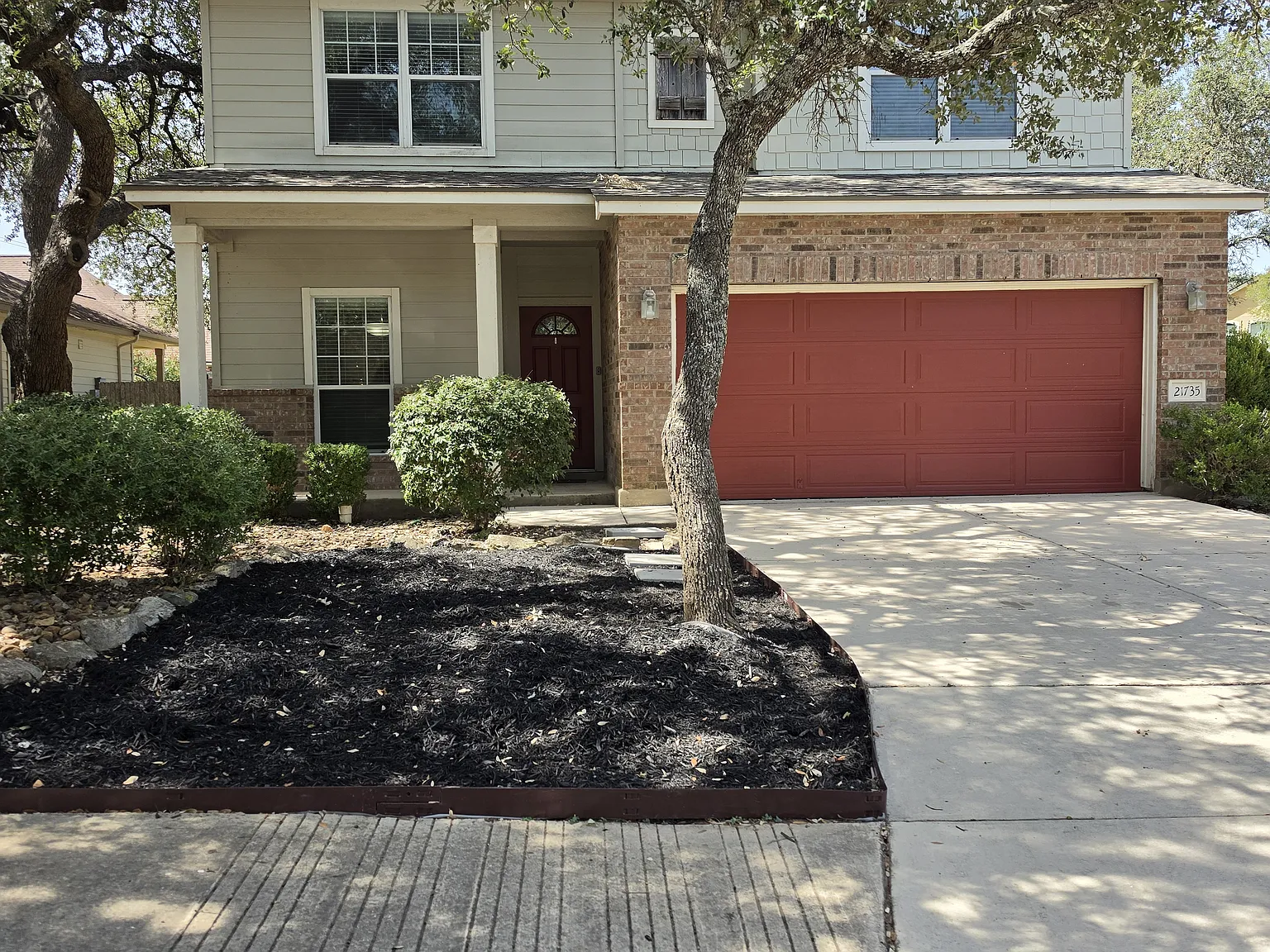 4 bed, 2.5 bath, 2363 sqft, $2,150 — Photo 1