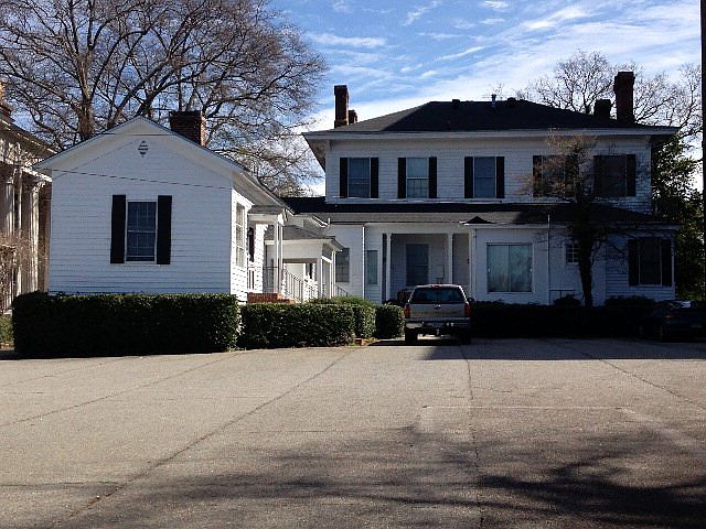 2nd image of 331 College St #18
