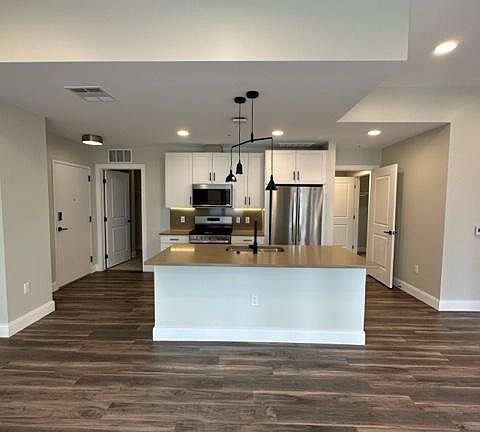 4th image of 1962 Market St #602