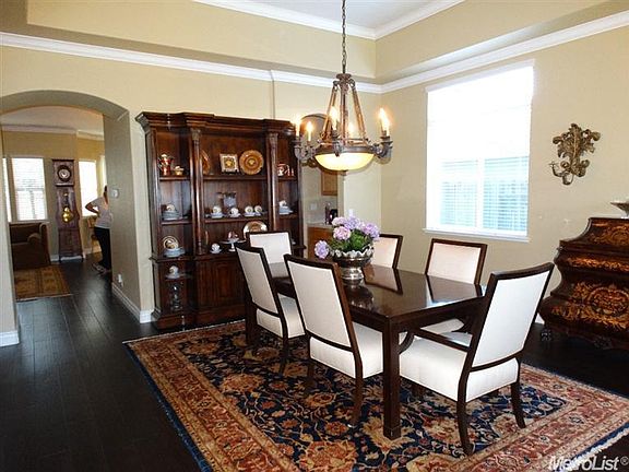 5th image of 1909 Frensham Dr
