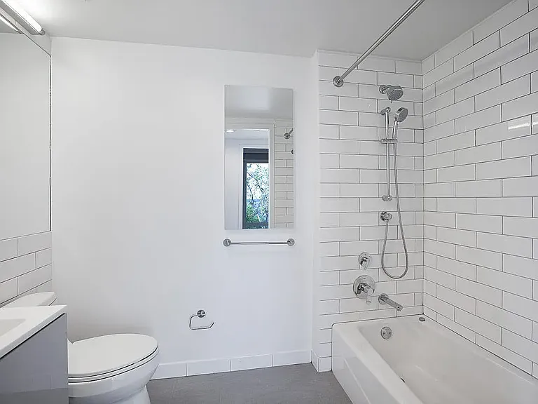 400 W 113th St #330 — Photo 9