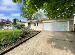 8712 Waterview Rd, Machesney Park, IL 61115