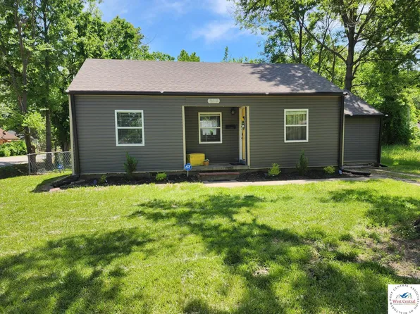 512 E Louise St, Clinton, MO 64735