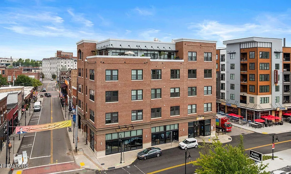 115 Willow Ave #301