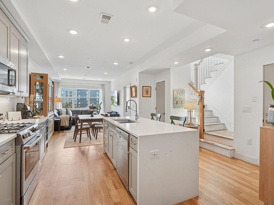 1st image of 382 7th St #4