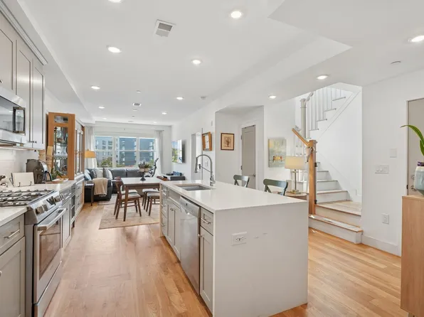 382 7th St #4, Jersey City, NJ 07302