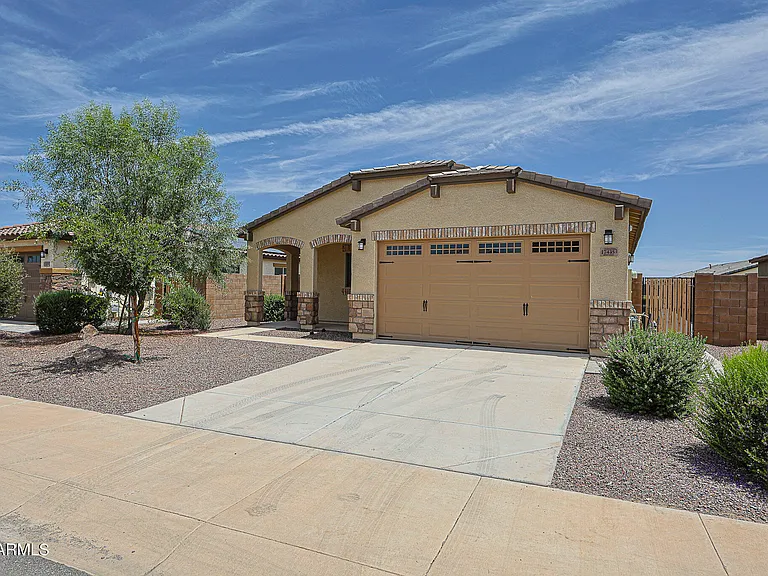 17435 W Laurie Ln — Photo 1
