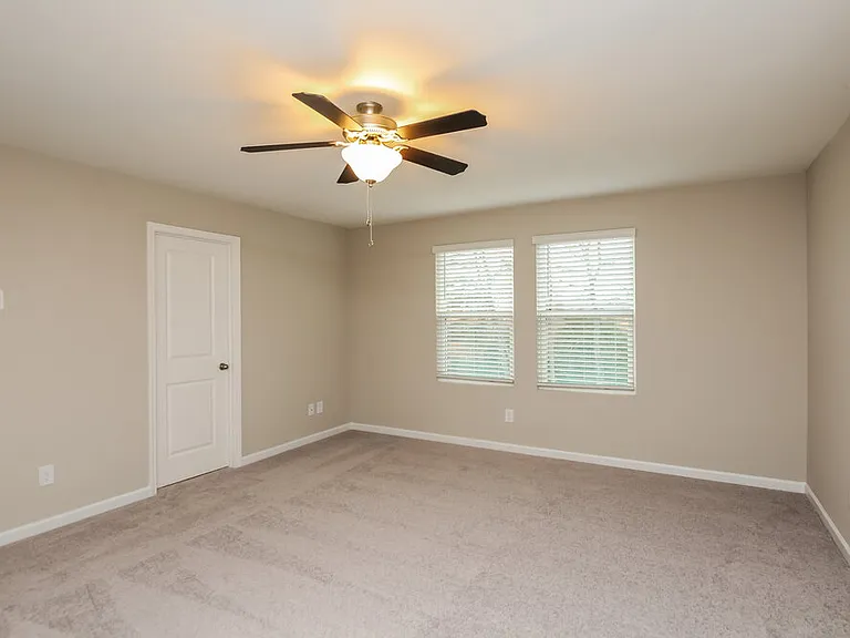 247 Pond Ct — Photo 12