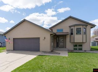 1550 La Mar Dr, North Mankato, MN 56003