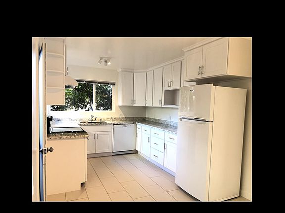 3rd image of 847 Roble Ave APT 2