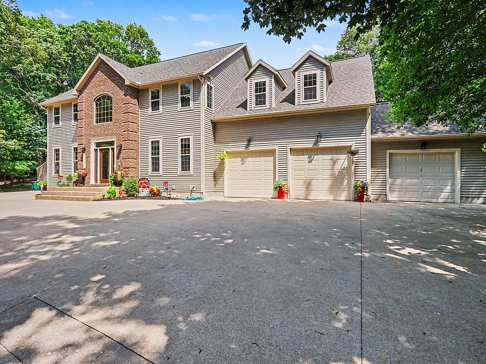 1st image of 2081 Forest View Dr