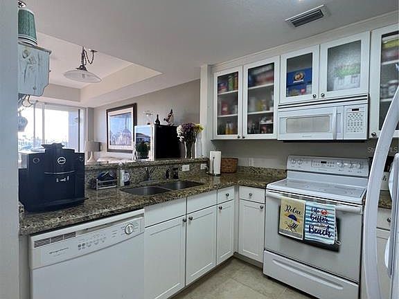 4th image of 431 Bahia Beach Blvd