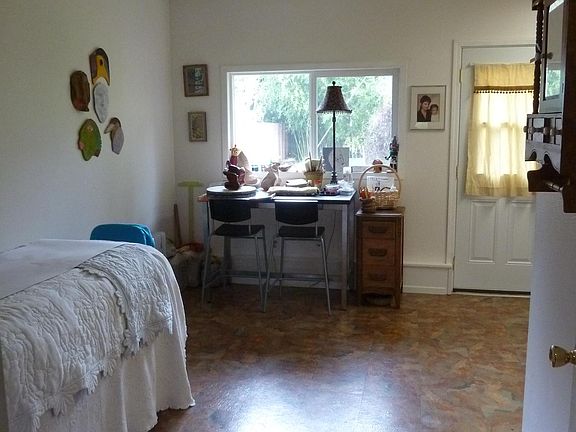 This is the extra room, off the kitchen, behind the garage.