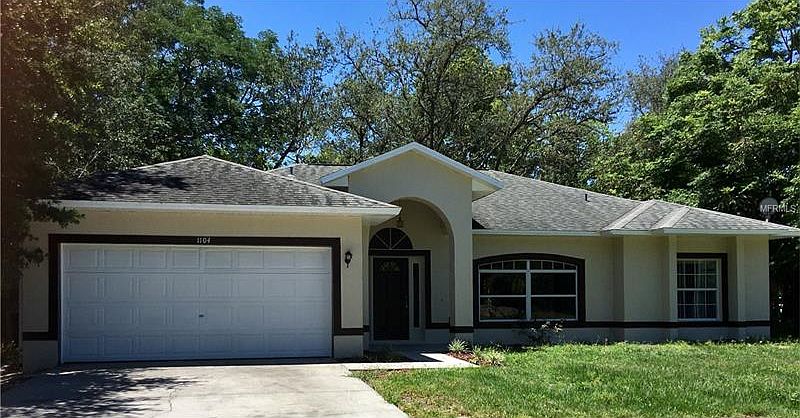 1st image of 1104 Oak Ln