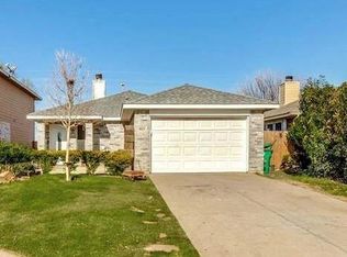817 Savage Dr, Denton, TX 76207