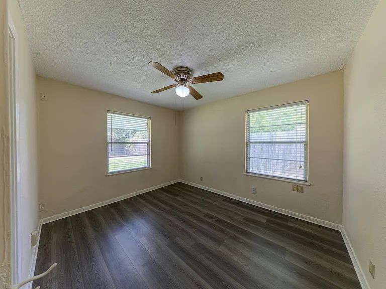 4710 Glenmont St — Photo 19